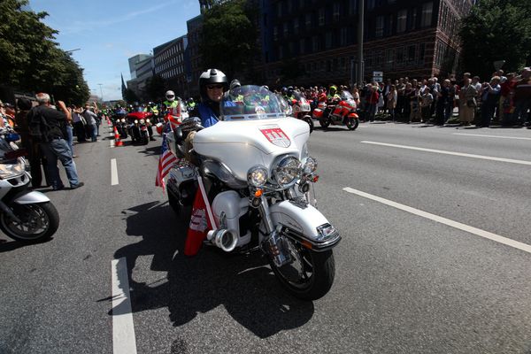 HarleyHH2011   112.jpg - Hamburger Harley Days 2011, Harley Davidson, MOGO, Parade, Motorradgottesdienst,